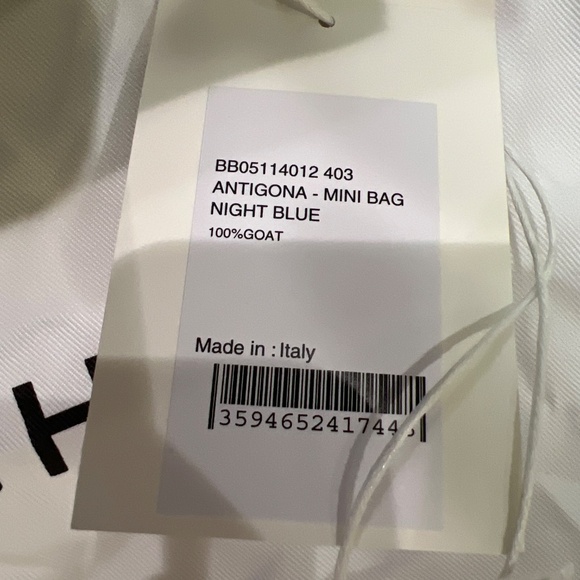 💗 Givenchy Mini Antigona in Navy Sugar Goatskin – Like New👜 - Picture 2 of 10